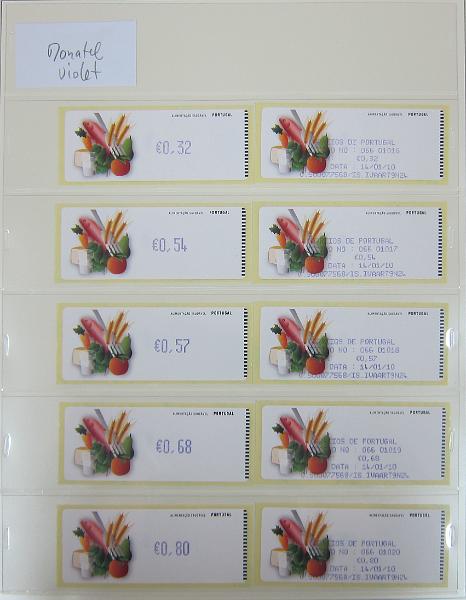 0265 (337).jpg -     Lote:    265      Colecção Especializada - Etiquetas      Lotes Especiais       Descrição:      1981/2010 &mdash; Etiquetas.   Coleção composta por 12 álbuns com etiquetas desde percursoras e Framas até 2010, com provas, erros, FDC's, etiquetas novas e usadas, sobrescritos circulados, variedades de impressão e papéis. Importante estudo. Lote a ver.        Lote ETQ       Valor Base:     &euro; 3000,00     Valor Venda:     &euro;      